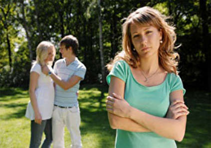 با حسادت عاشقانه همسرم چه کنم؟