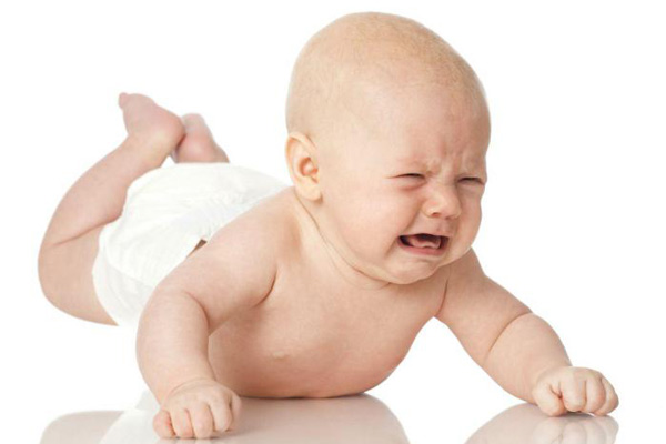 چرا نوزاد یک ماهه زور میزند