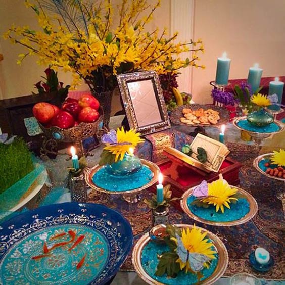 عکس سفره هفت سین سنتی با تزئین گل