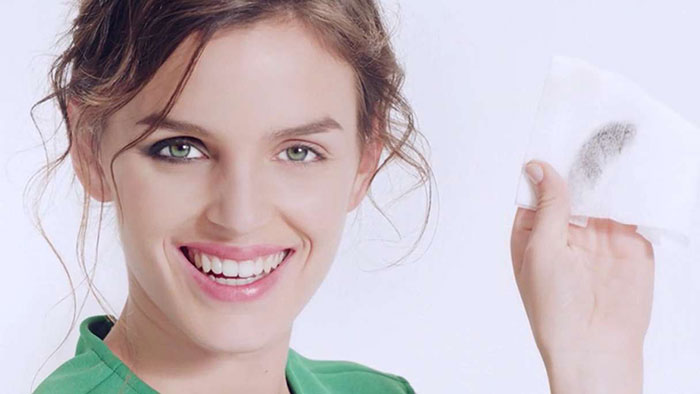پاک کردن آرایش چشم پاک کردن آرایش چشم