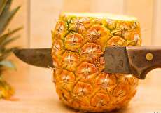 طرز پوست کندن آناناس و نحوه تشخیص آناناس رسیده