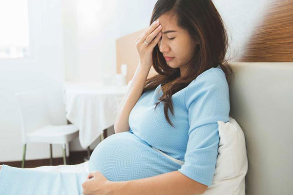 روزه و بارداری - سردرد زن باردار 