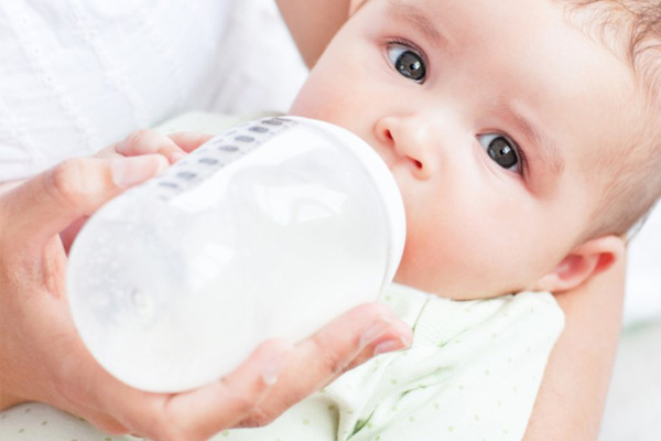 قطره مولتی ویتامین برای نوزادان