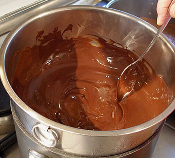 روش بن ماری برای تهیه شکلات