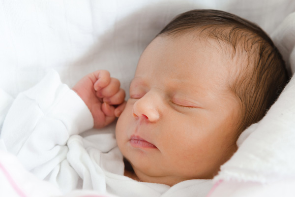 علت خواب زیاد نوزادان؛ آیا از خواب زیاد نوزاد باید نگران شویم؟