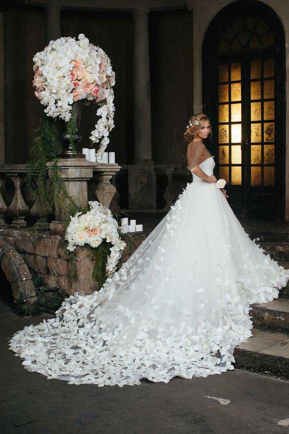 مدل لباس عروس پروانه ای
