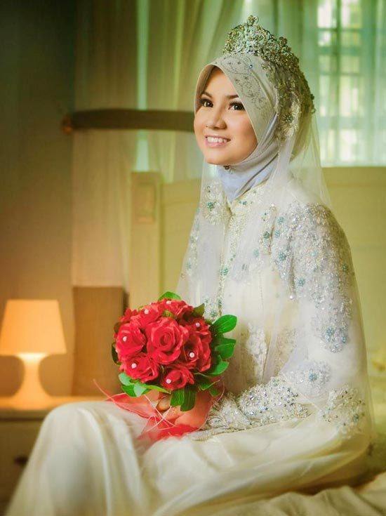 مدل لباس عروس با حجاب با کلاه