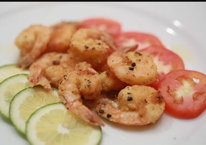 طرز تهیه میگو سوخاری پفکی به ۲ روش