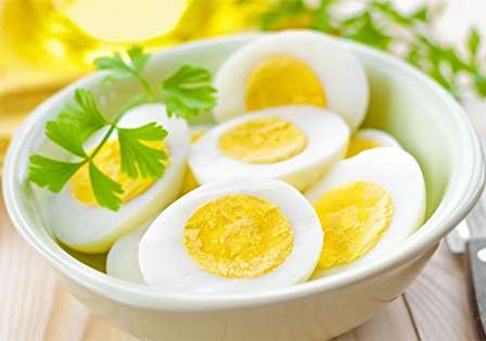 دادن تخم مرغ به نوزاد؛ فواید، نکات و چند دستور غذایی ساده