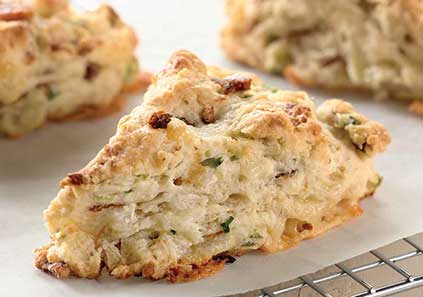 طرز تهیه کیک مرغ و قارچ به ۲ روش (با نان تست و خمیر)