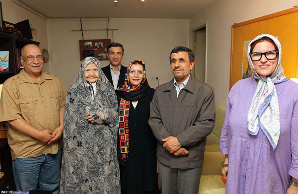 عیادت احمدی نژاد از حسین محب اهری