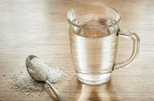 محلول آب نمک، روشی مفید برای کاهش بار ویروسی