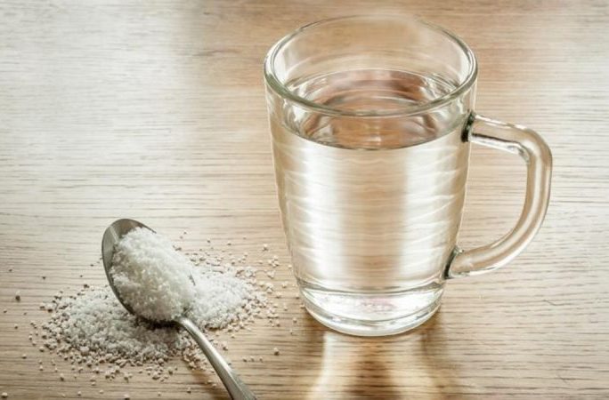 محلول آب نمک، روشی مفید برای کاهش بار ویروسی