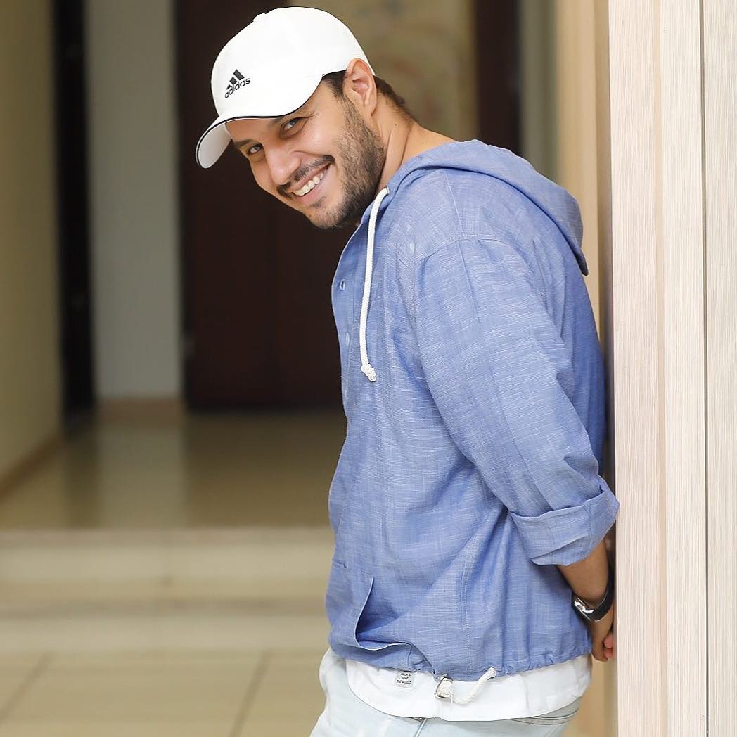 بیوگرافی جواد عزتی