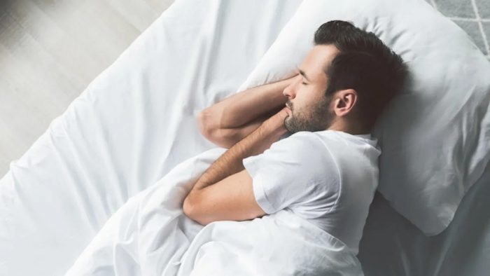 به پهلو بخوابید تا از شر آلزایمر و پارکینسون در امان باشید