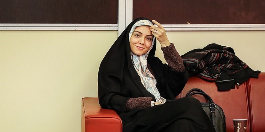 آزاده نامداری مجری