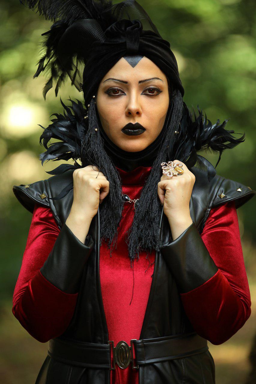 لیلا اوتادی در پیشونی سفید