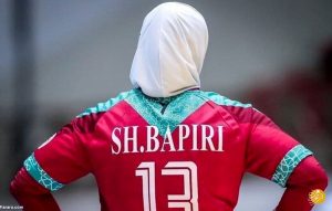 چرا شقایق باپیری پناهنده شد