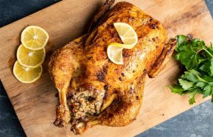طرز تهیه مرغ شکم پر در فر