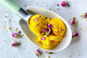 طرز تهیه بستنی سنتی زعفرانی