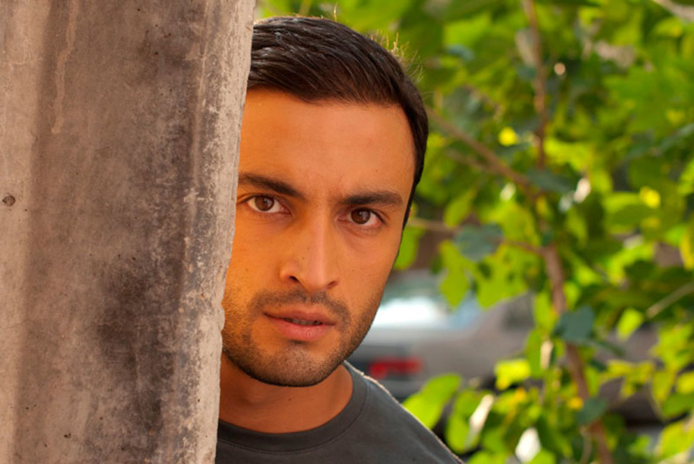 امیر جدیدی در رخ دیوانه