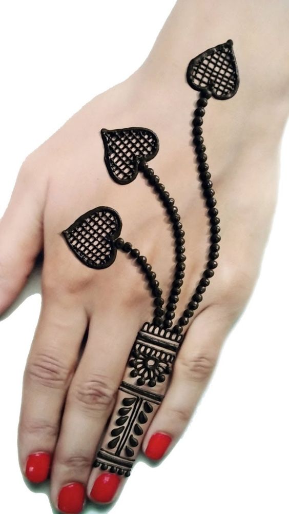 طرح حنا روی دست برگی