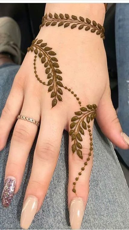 طرح حنا روی دست شیک و خاص