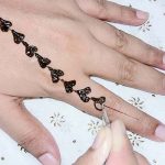 طرح حنا ساده روی دست