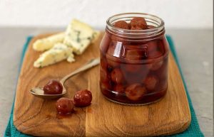 طرز تهیه ترشی انگور سیاه