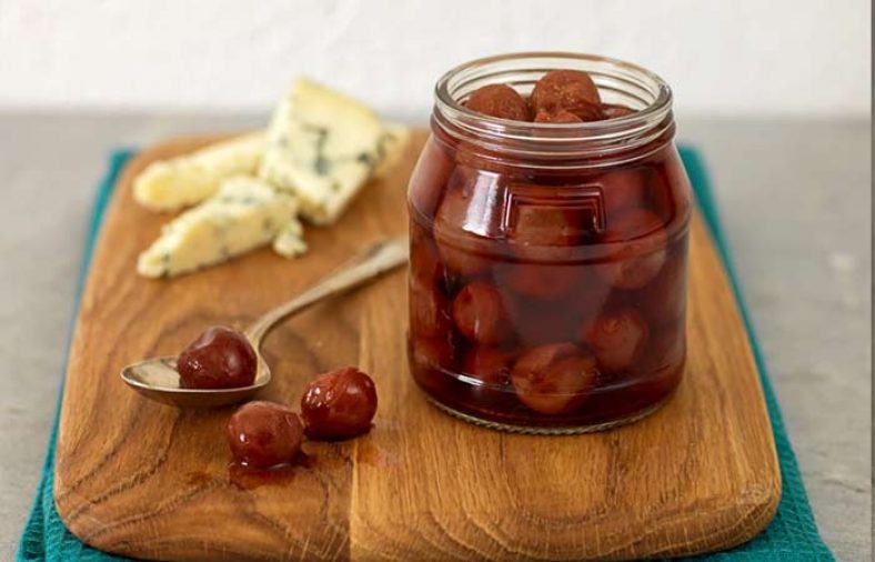 طرز تهیه ترشی انگور سیاه