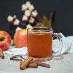 طرز تهیه دمنوش سیب و دارچین