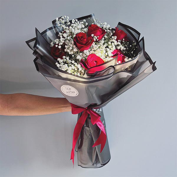 دسته گل برای ولنتاین با گل قرمز