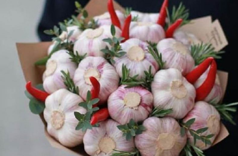 تزیین سیر سفره هفت سین