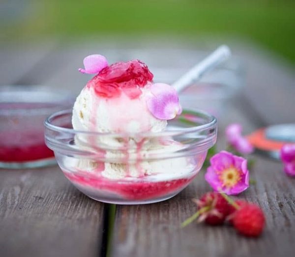 مربای گل سرخ با بستنی