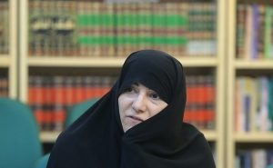 پوشش زن در مقابل پسر نابالغ