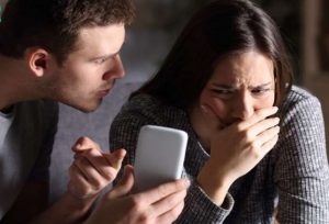 حکم خیانت زن به شوهرش