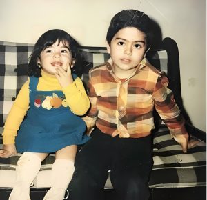 کودکی تینا پاکروان