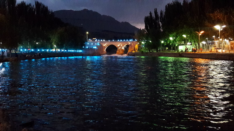 نمای شب پل زمانخان