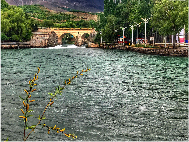 پل زمانخان با رودی پر آب