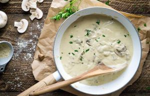 طرز تهیه سوپ قارچ با سس سفید