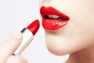 چگونه رژ لب قرمز را عالی بزنیم