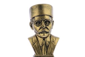تندیس ایرج میرزا
