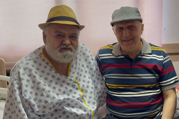 اکبر عبدی در بیمارستان