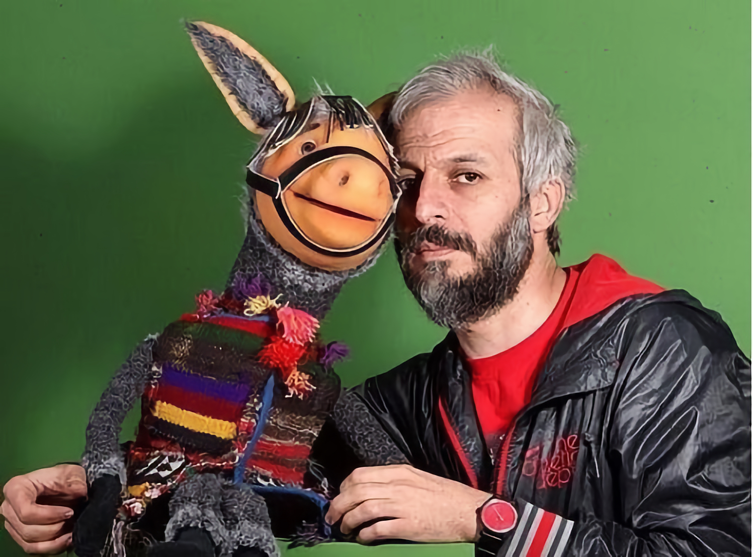 کاظم سیاحی در کلاه قرمزی