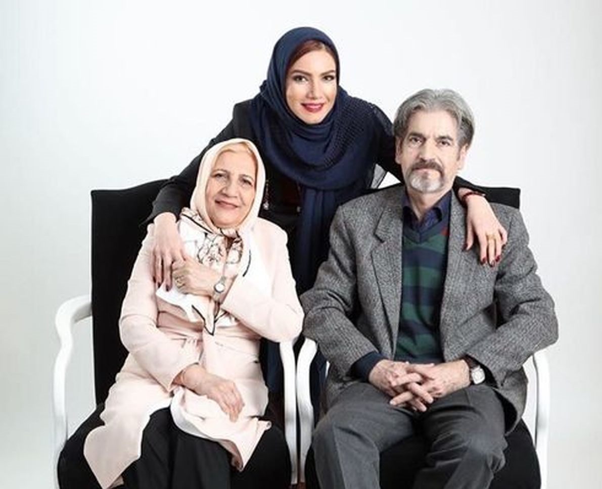 مادر و پدر متین ستوده