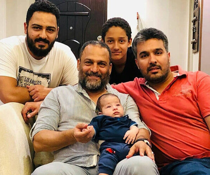 حسین یاری و نوه اش