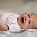 گریه نوزاد بعد از شیر خوردن