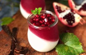 طرز تهیه دسر انار با نشاسته