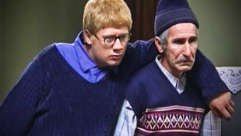 علی صادقی در کوچه اقاقیا