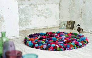 پادری با کاموا و گونی